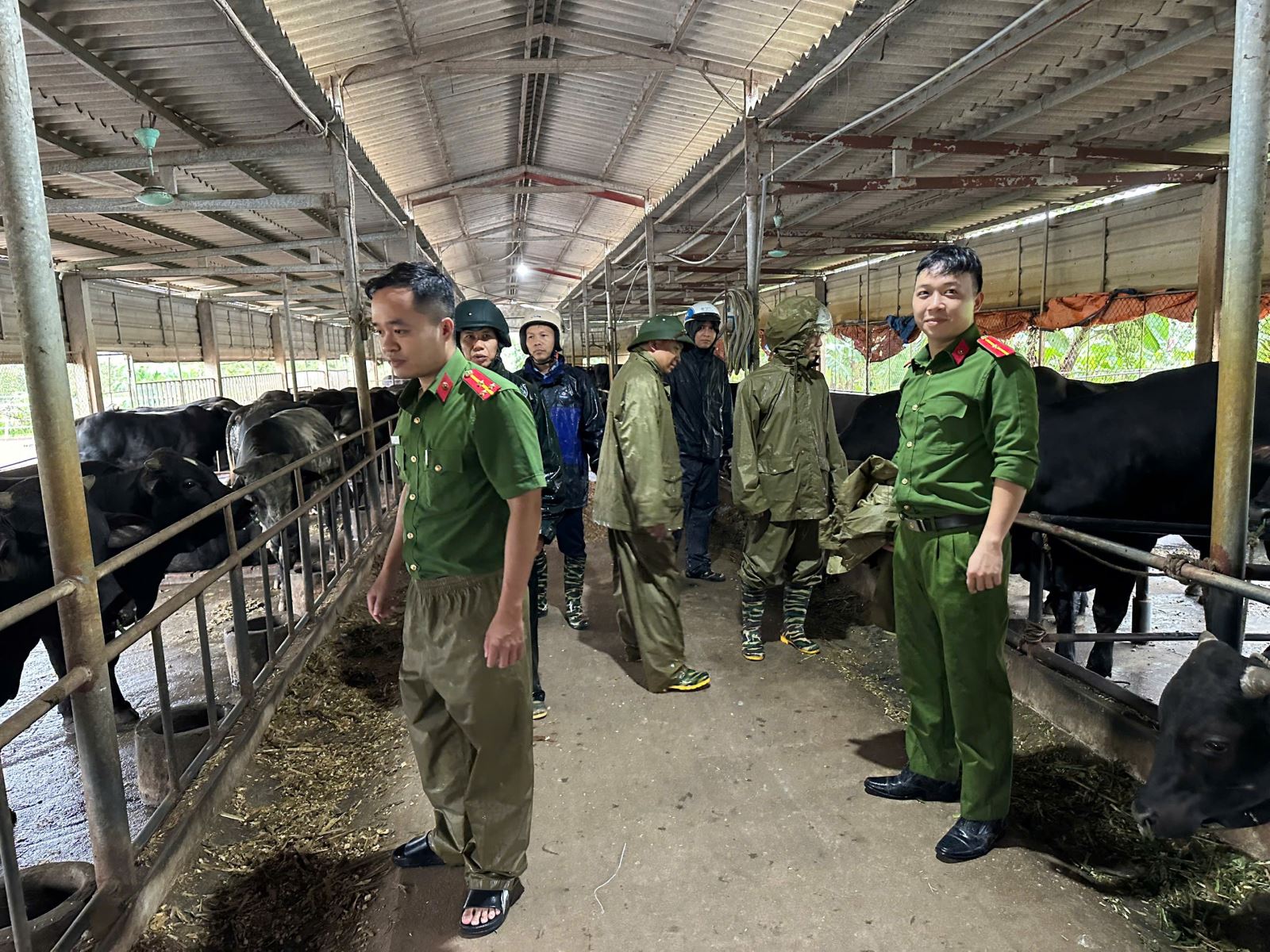 Công an xã Lê Quý Đôn chủ động ứng phó với cơn bão số 3 Wipha