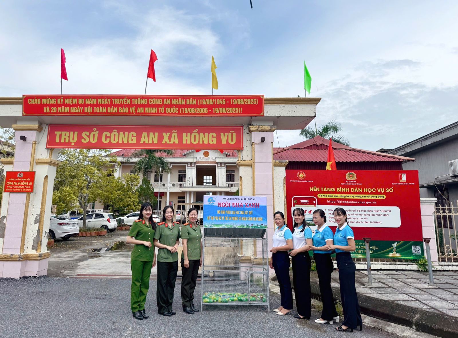 Chi hội Phụ nữ Công an xã Hồng Vũ phát huy vai trò trong đấu tranh phản bác, ngăn chặn, xử lý thông tin xấu độc, các quan điểm sai trái thù địch trên không gian mạng