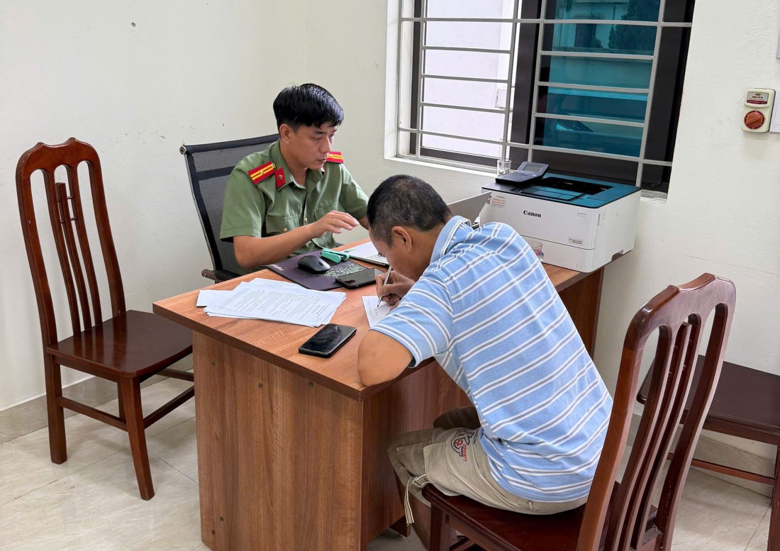 Công an xã Nam Thái Ninh phát hiện, xử lý trường hợp công dân chia sẻ, bình luận bài viết có nội dung xấu, độc, sai sự thật trên mạng xã hội