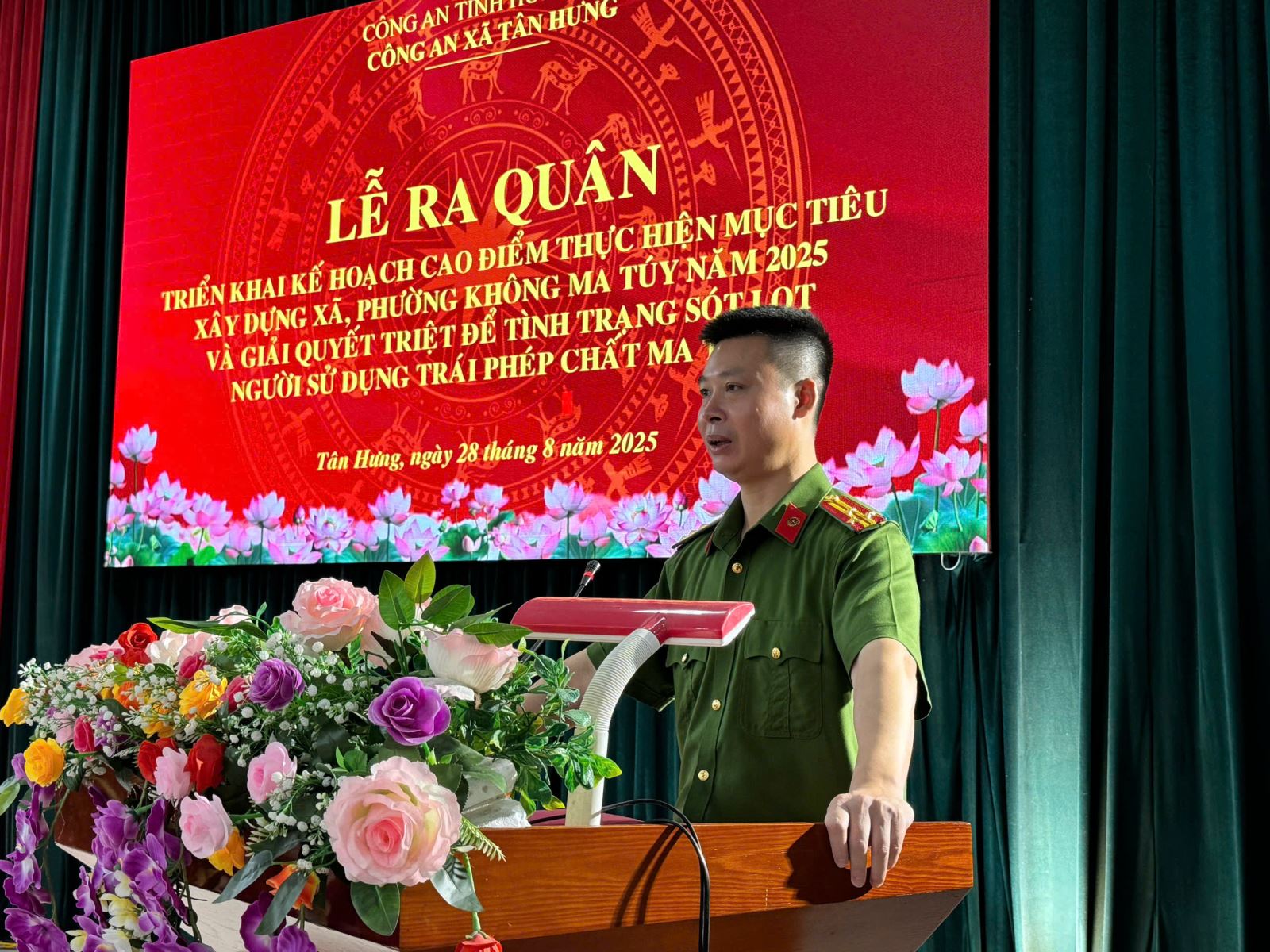 Công an xã Tân Hưng tổ chức Lễ ra quân Cao điểm thực hiện mục tiêu xây dựng xã, phường không ma tuý năm 2025