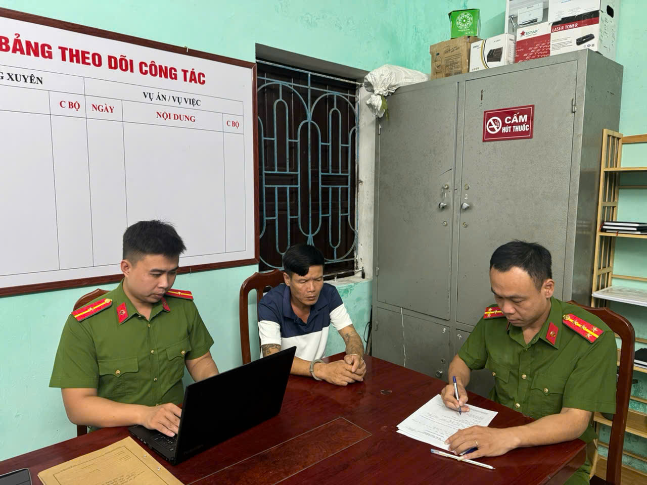 Công an xã Tây Tiền Hải phát hiện, bắt giữ và xử lý đối tượng tàng trữ trái phép chất ma túy