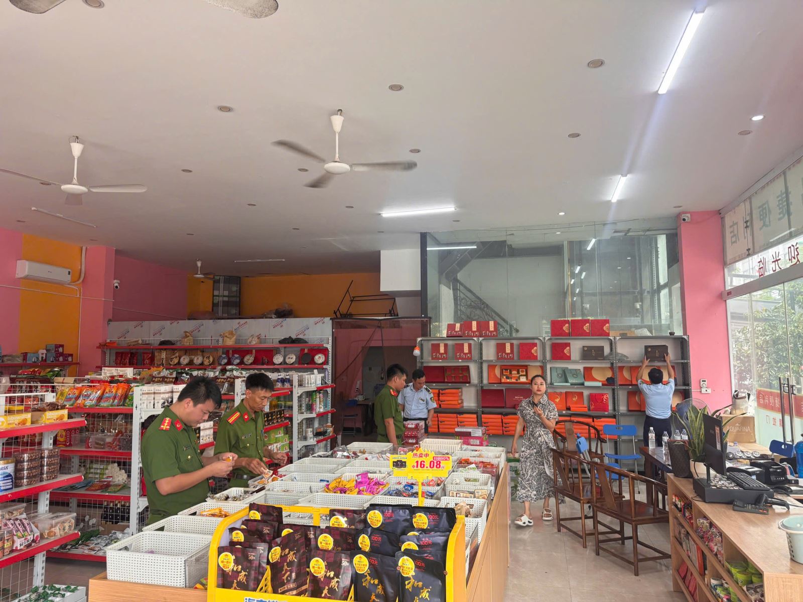 Cẩn trọng khi mua hàng hóa, thực phẩm trong dịp Trung thu