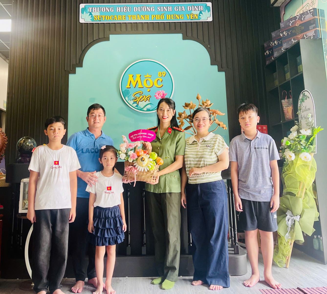 Chào đón Tết Trung thu yêu thương, chào mừng Đại hội phụ nữ Công an nhân dân các cấp, tặng quà cho con cán bộ, hội viên