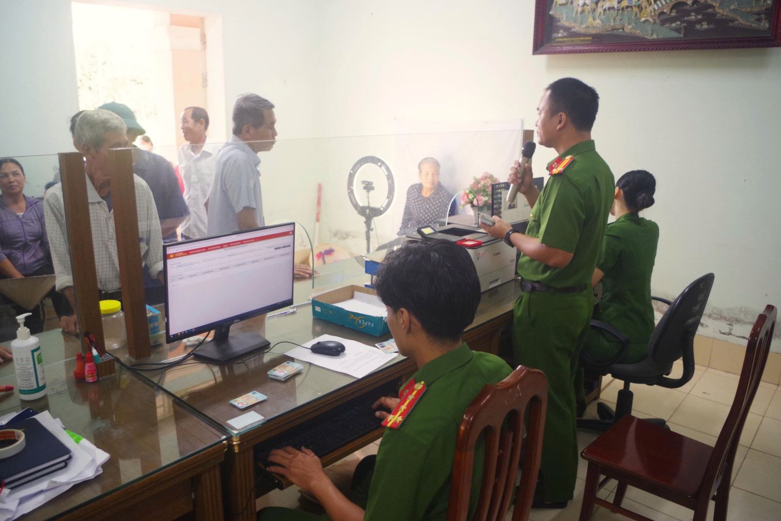 Công an tỉnh đẩy nhanh tiến độ cấp tài khoản định danh điện tử mức 2 cho công dân, tổ chức, doanh nghiệp
