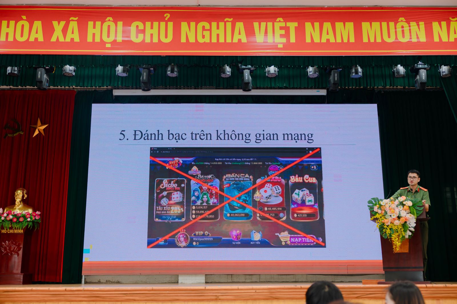 Ban Thanh niên Công an tỉnh: Tổ chức Chương trình tuyên truyền, phổ biến giáo dục pháp luật hưởng ứng Ngày Pháp luật Việt Nam