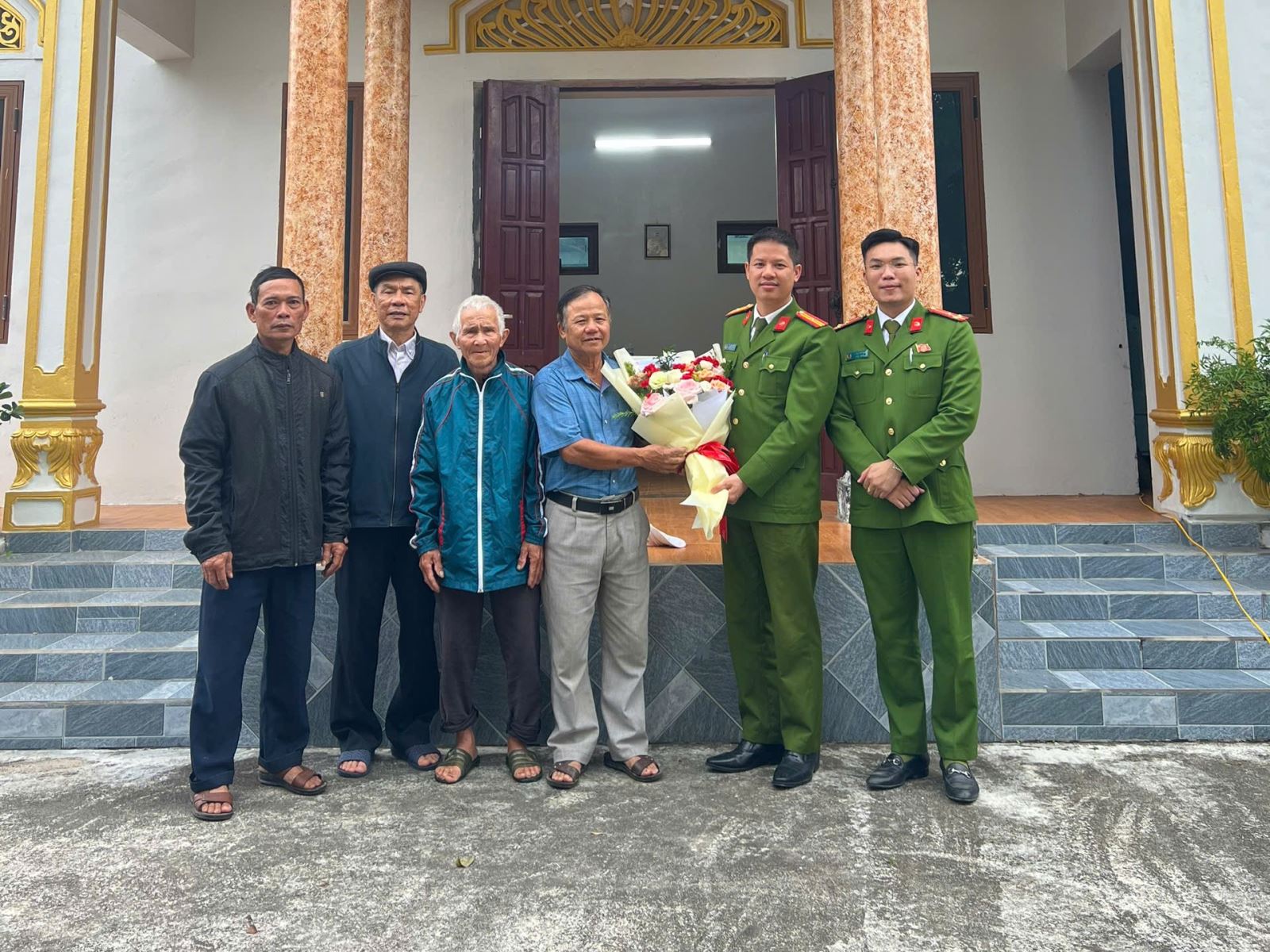 Công an xã Bắc Thái Ninh chúc mừng các giáo xứ, giáo họ và khảo sát xây dựng mô hình tự quản an ninh trật tự “Giáo họ không ma tuý” trên địa bàn xã