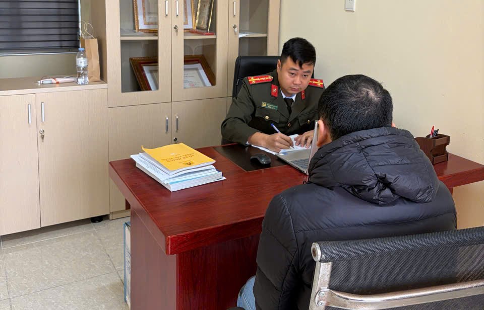 Công an xã Nam Đông Hưng đấu tranh phản bác nội dung tuyên truyền Pháp Luân Công trên mạng xã hội