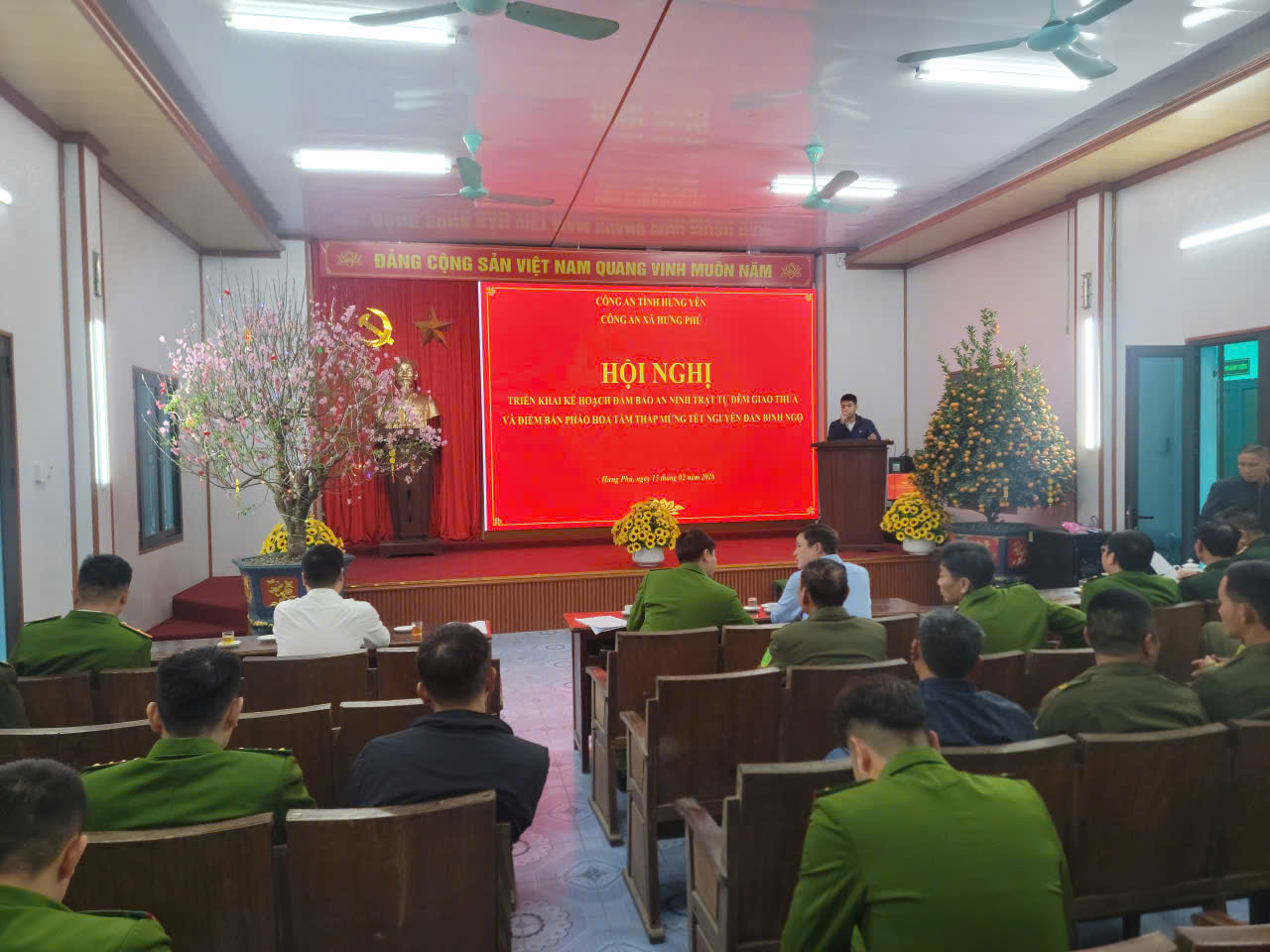 Công an xã Hưng Phú triển khai công tác bảo đảm an ninh trật tự điểm bắn pháo hoa tầm thấp đêm giao thừa