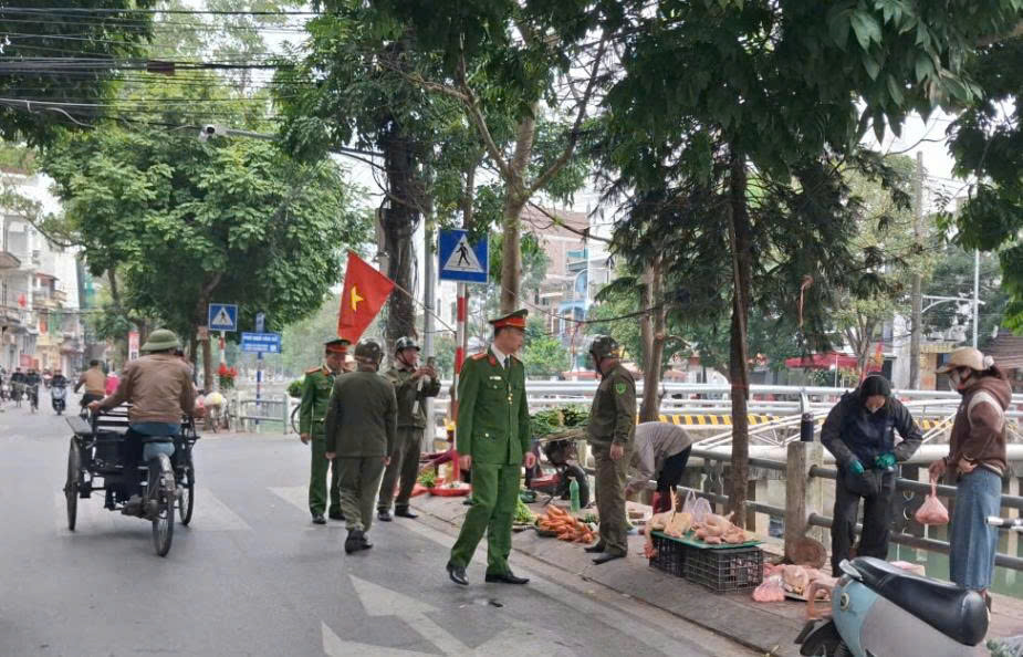 Công an phường Trần Hưng Đạo tham mưu, huy động lực lượng bảo đảm trật công cộng trước thềm bầu cử đại biểu Hội đồng nhân dân các cấp, nhiệm kỳ 2026-2031