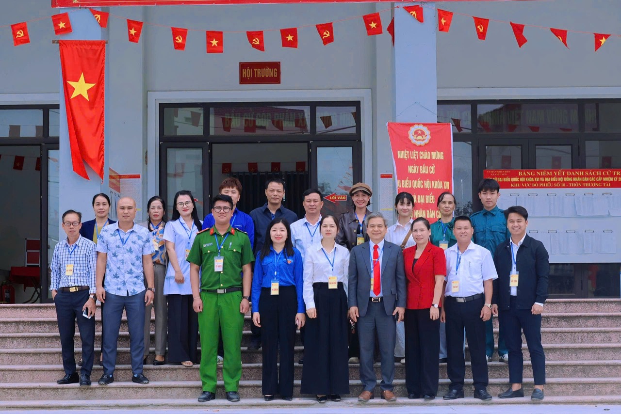 Công an xã Việt Yên bảo đảm an ninh, an toàn cho ngày hội bầu cử