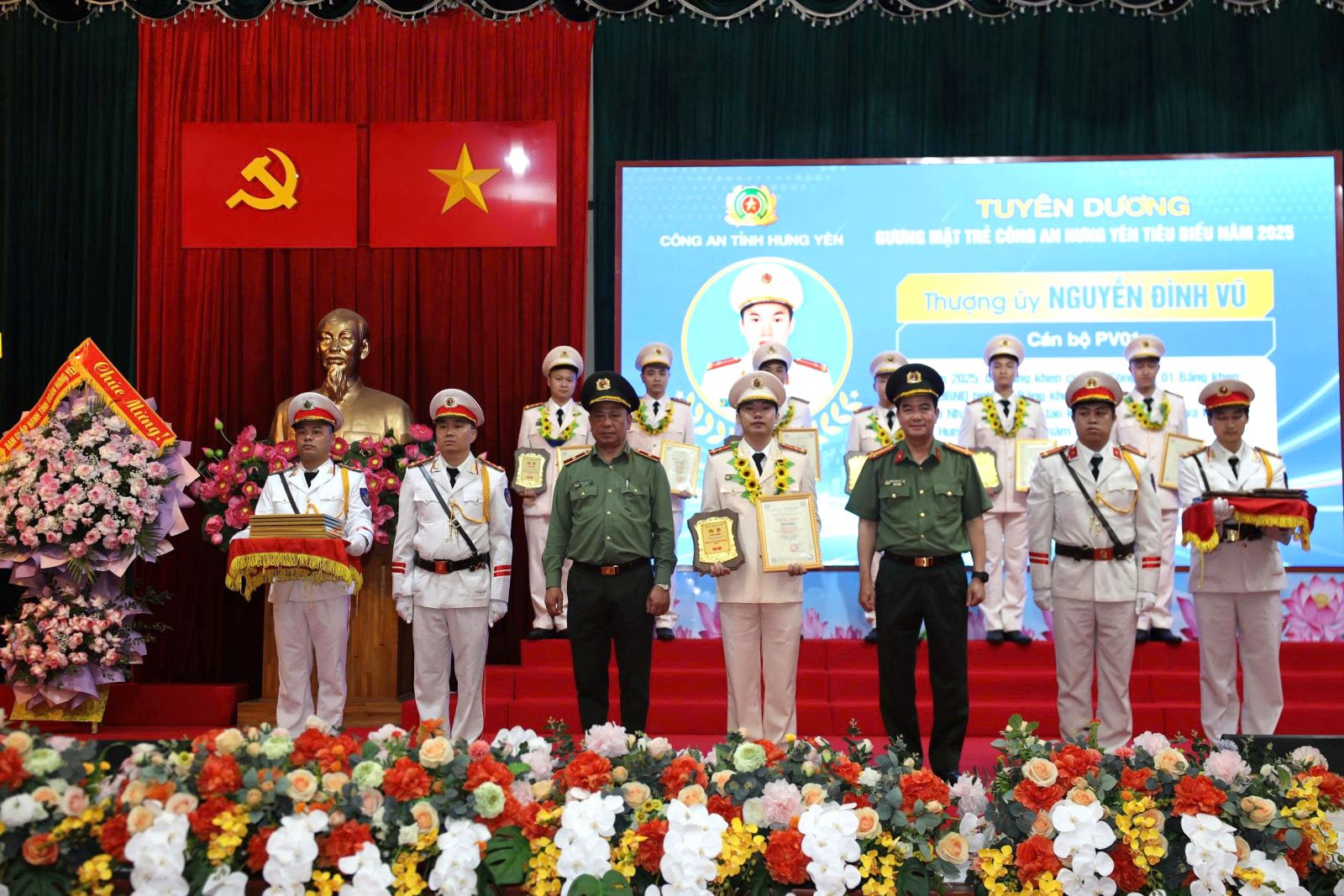 Thượng úy Nguyễn Đình Vũ - phát huy vai trò tham mưu, xung kích của cán bộ đoàn trẻ trong cải cách hành chính và chuyển đổi số