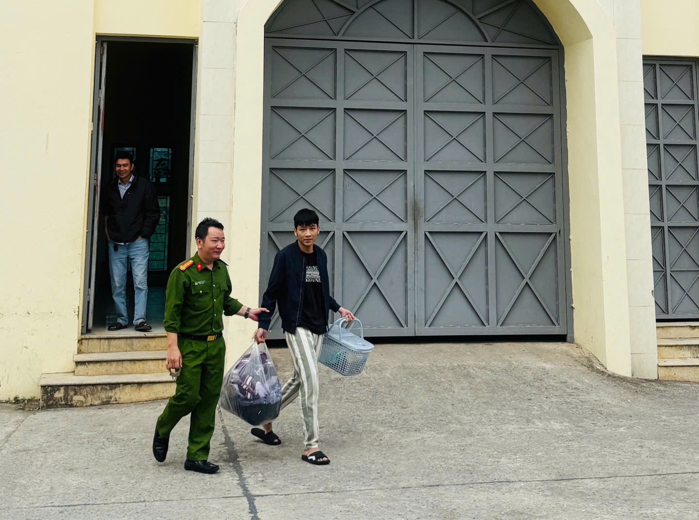 Bảo đảm tuyệt đối an toàn công tác áp giải, trích xuất can, phạm nhân phục vụ điều tra, truy tố, xét xử