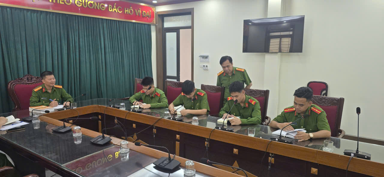 Phân Trại tạm giam Mỹ Hào tổ chức sinh hoạt, học tập nghiên cứu kiến thức pháp luật cho chiến sĩ nghĩa vụ