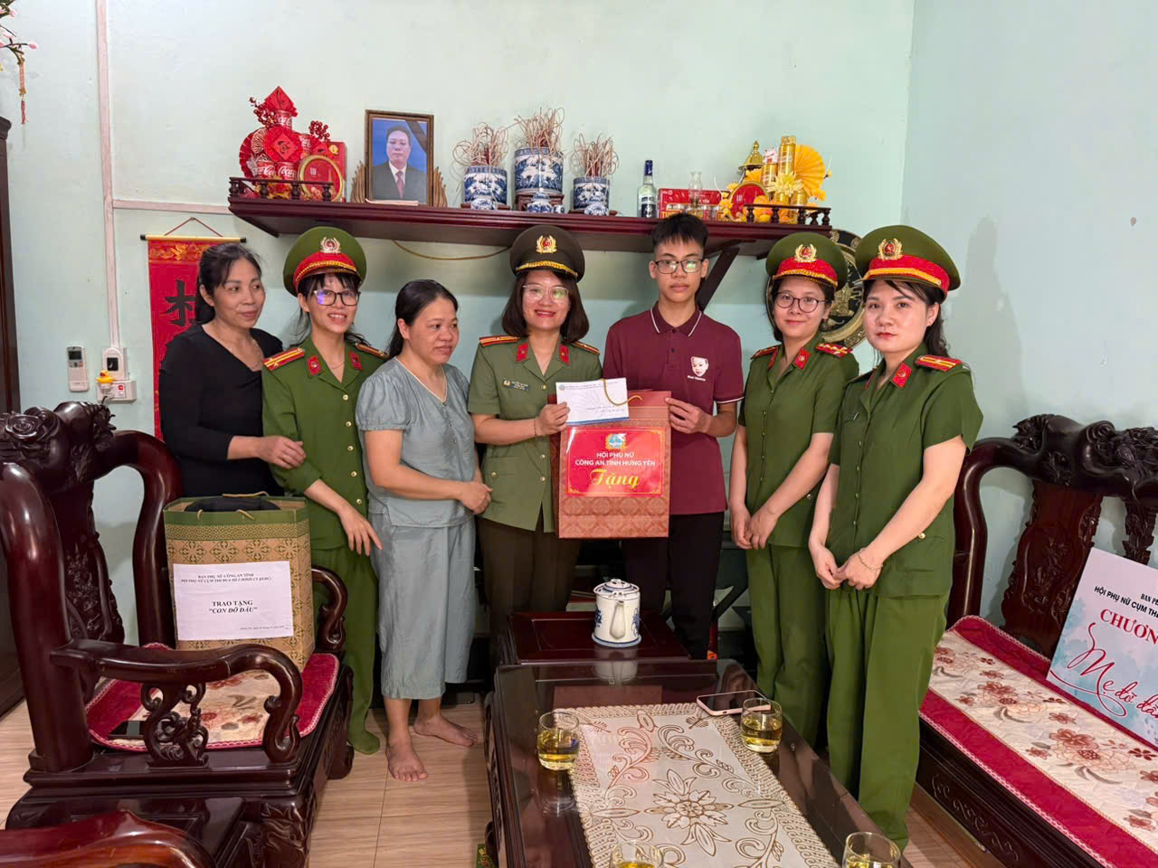 Hội phụ nữ Cụm thi đua số 2 - Khối Cảnh sát Quản lý hành chính tích cực hưởng ứng chương trình “Mẹ đỡ đầu”