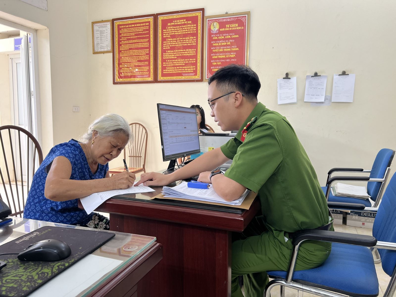 Đại úy Vũ Quang Minh - lặng thầm tham mưu, giữ vững “trục xương sống” an ninh cơ sở