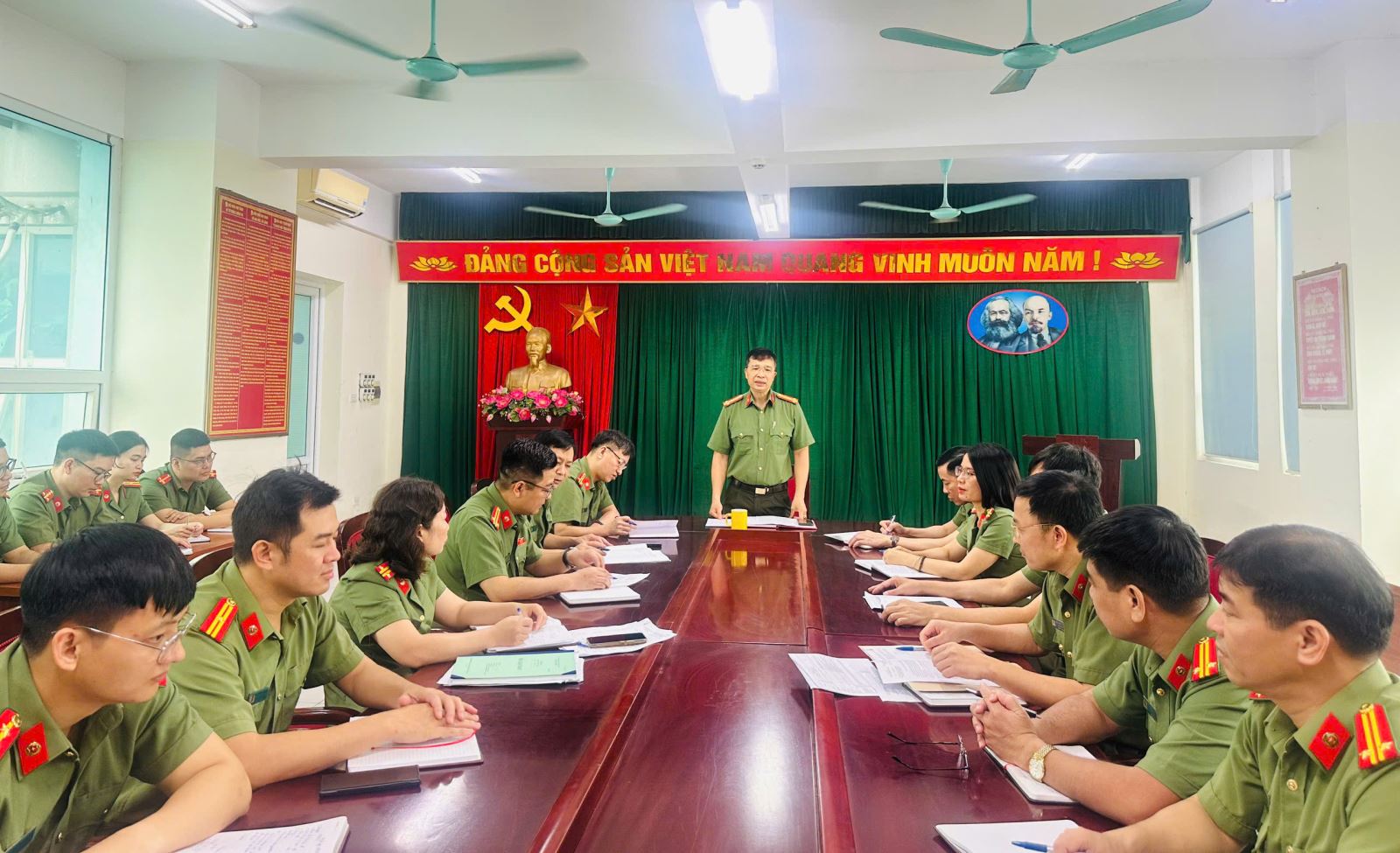 Phòng An ninh nội địa Công an tỉnh tổ chức sinh hoạt chính trị kỷ niệm 80 năm Ngày truyền thống lực lượng (18/4/1946- 18/4/2026)