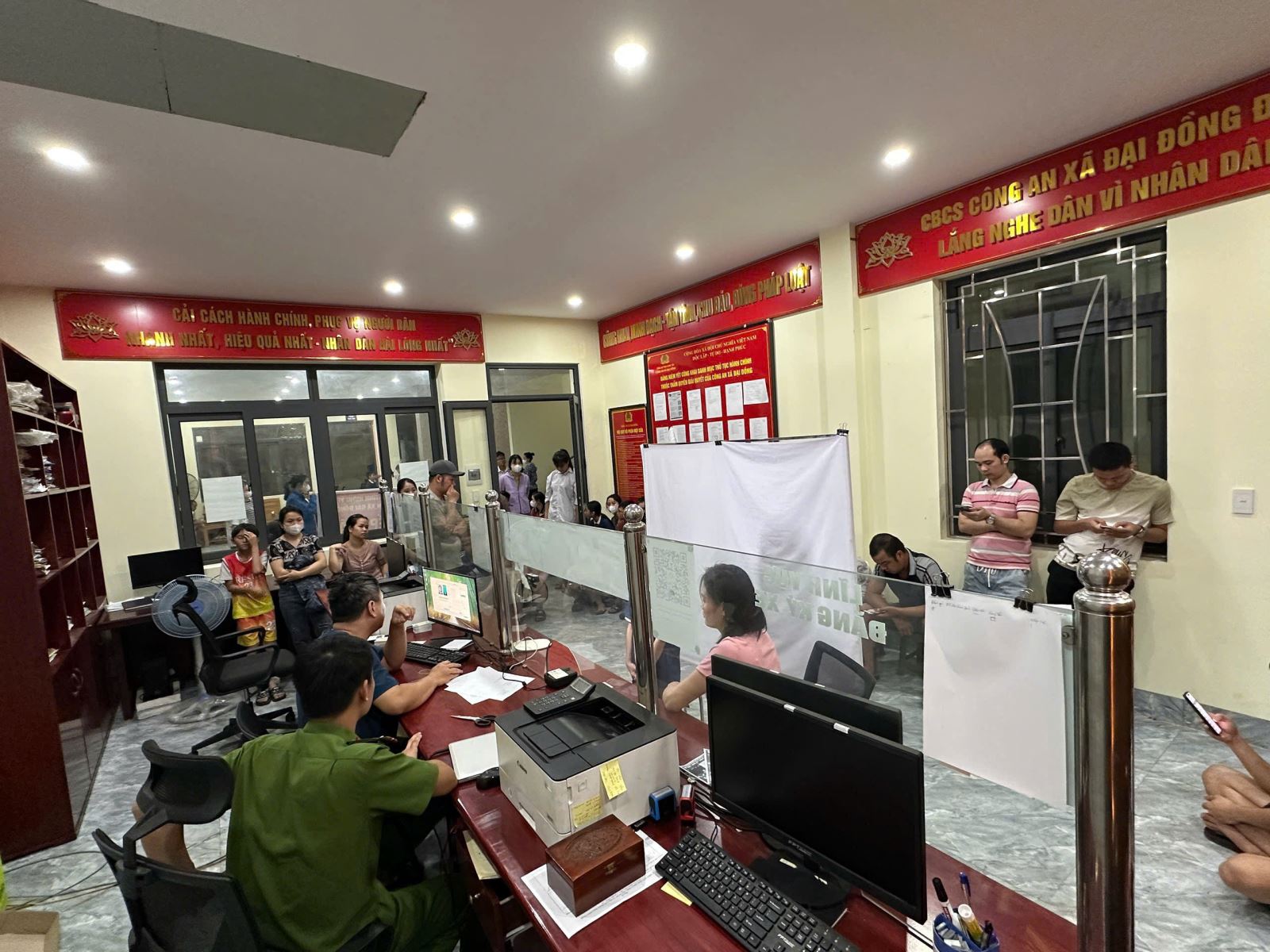 Công an xã Đại Đồng triển khai cao điểm cấp căn cước, định danh điện tử mức 2 cho công dân từ 6 đến dưới 14 tuổi