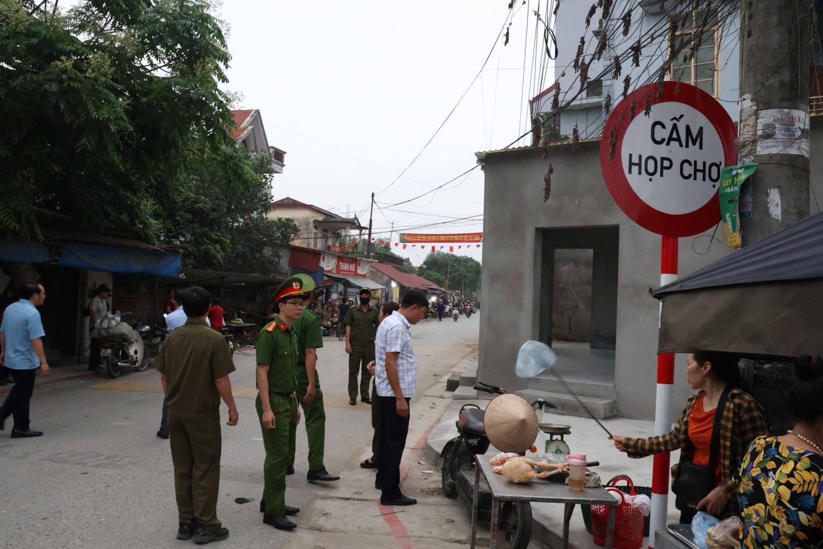 Công an xã Đoàn Đào tham mưu triển khai Tuần lễ bảo đảm trật tự, vệ sinh môi trường nông thôn