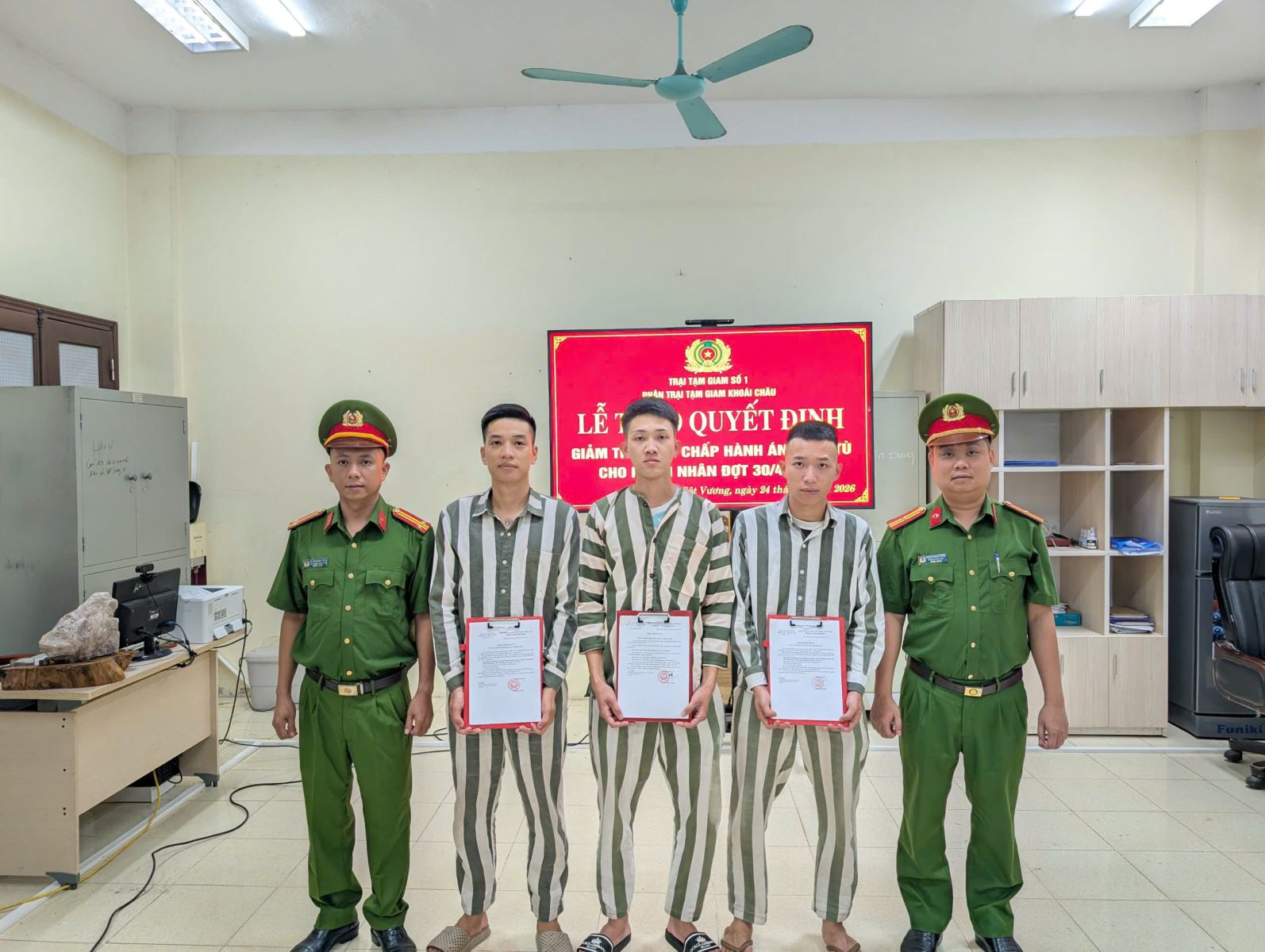 Phân trại tạm giam Khoái Châu thực hiện nghiêm túc công tác xét giảm án dịp 30/4/2026