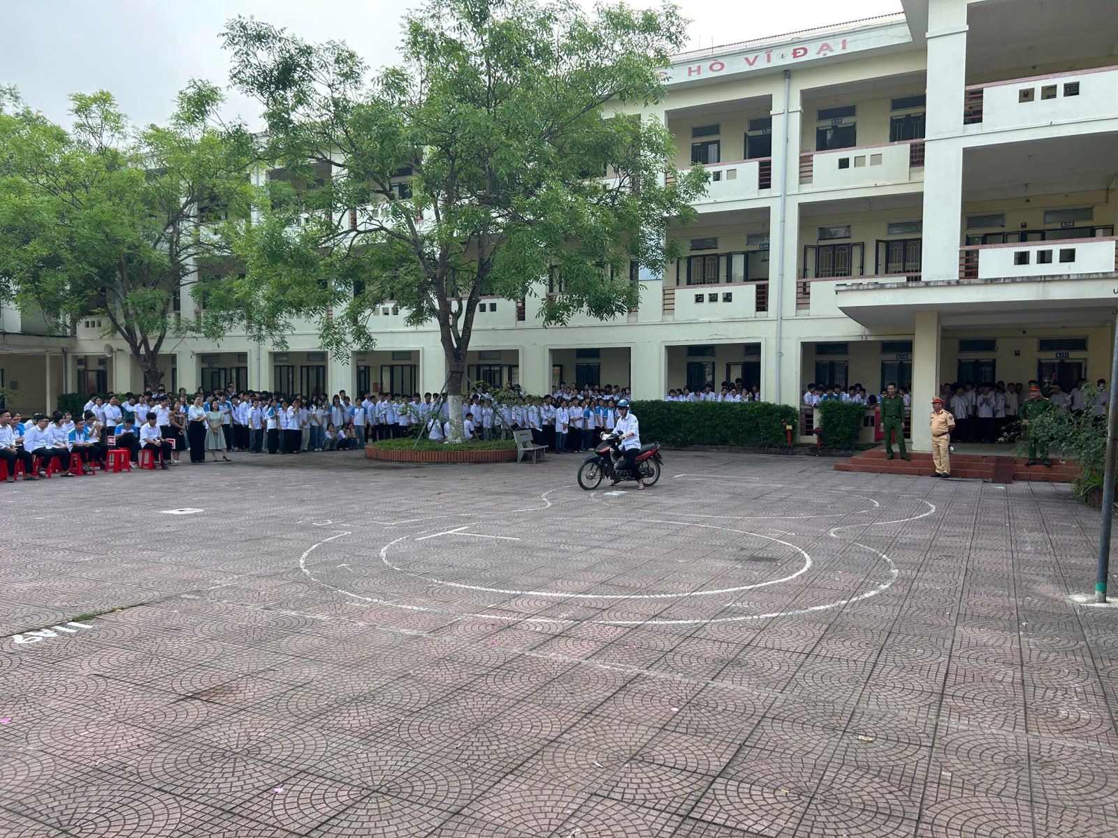 Tuyên truyền pháp luật về trật tự an toàn giao thông tại Trường THPT Nam Duyên Hà