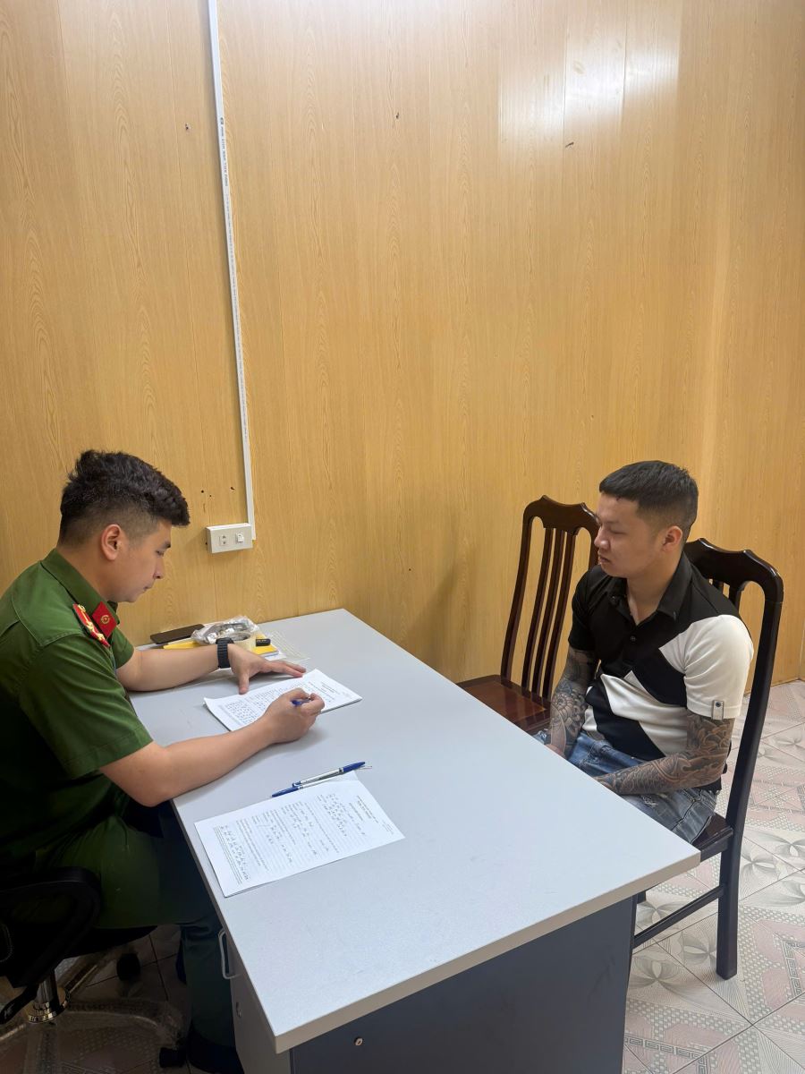 Văn phòng cơ quan CSĐT Công an tỉnh Hưng Yên vận động đối tượng truy nã nguy hiểm ra đầu thú