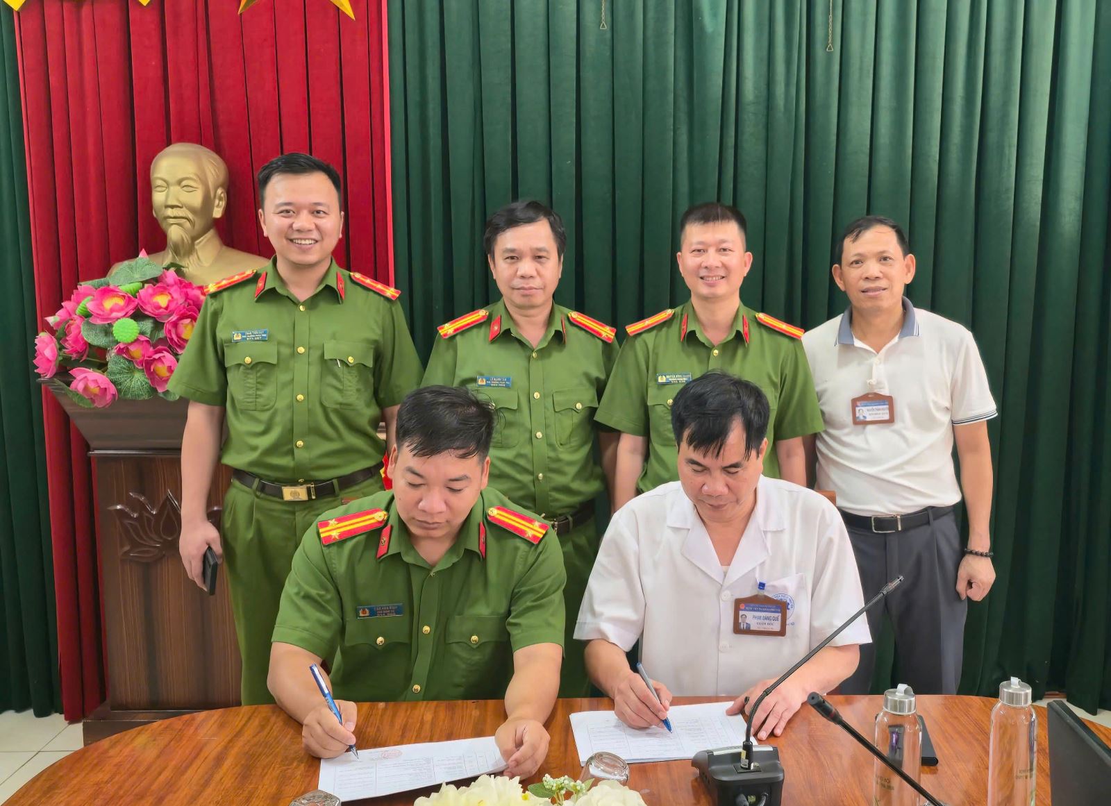 Phân Trại tạm giam Mỹ Hào ký kết quy chế phối hợp với Bệnh viện đa khoa Phố Nối về thành lập phòng điều trị đặc biệt cho người bị tạm giam, tạm giữ