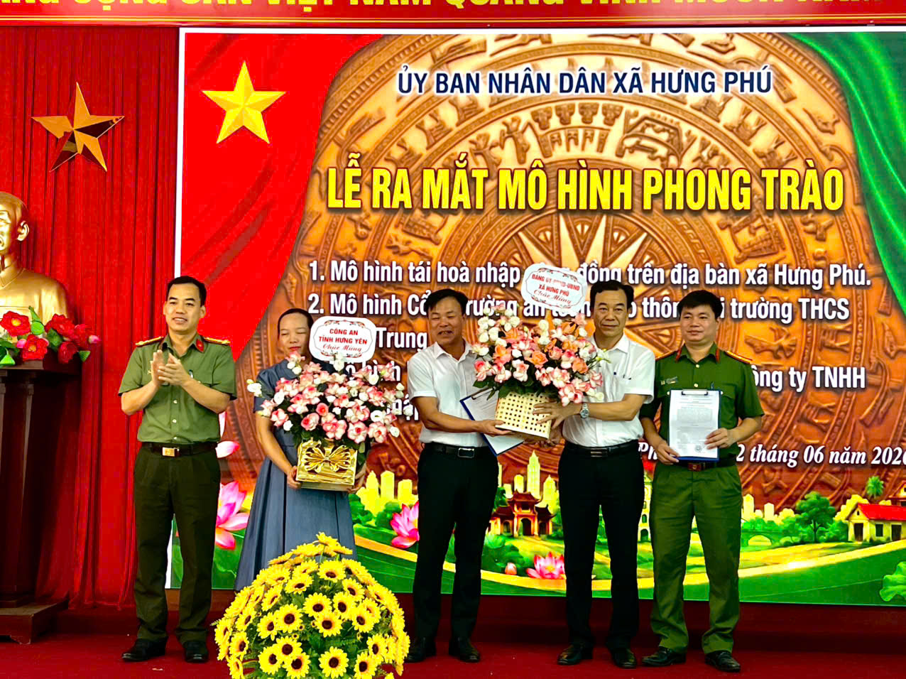 Xã Hưng Phú tổ chức Hội nghị ra mắt 03 mô hình bảo đảm an ninh, trật tự