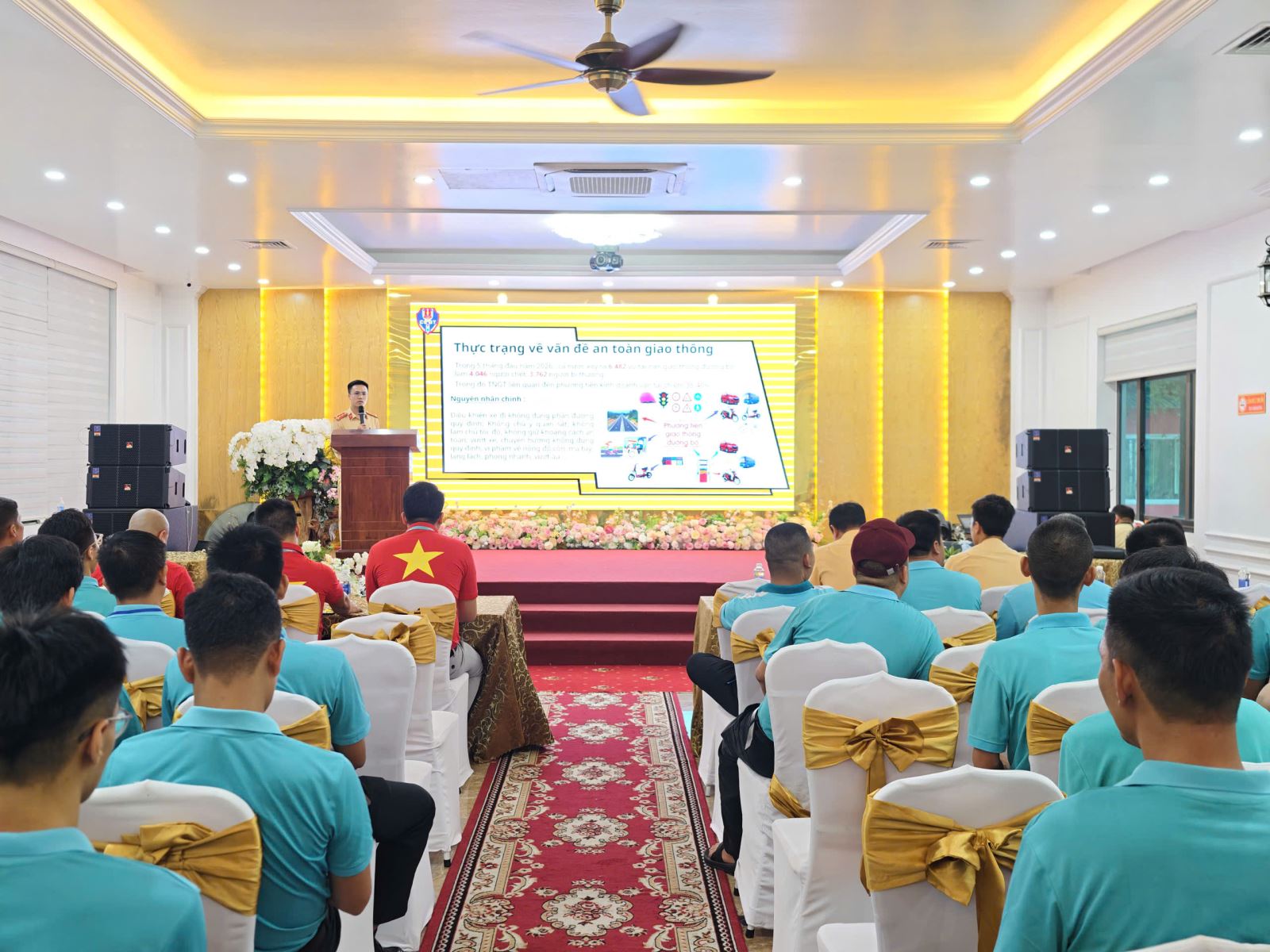 Tăng cường tuyên truyền pháp luật về trật tự, an toàn giao thông đối với doanh nghiệp vận tải và đơn vị kinh doanh dịch vụ vận chuyển