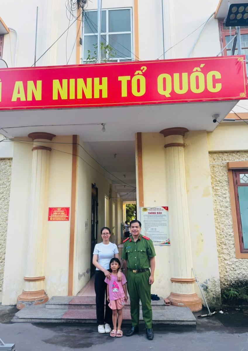 Công an phường Trần Hưng Đạo kịp thời giúp đỡ, hỗ trợ cháu bé đi lạc về với gia đình