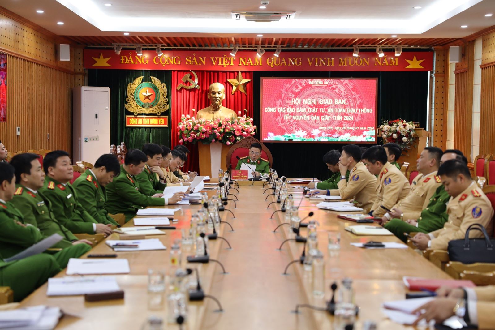 Bộ Công an tổ chức Hội nghị giao ban công tác bảo đảm trật tự an toàn giao thông Tết Nguyên đán Giáp Thìn 2024