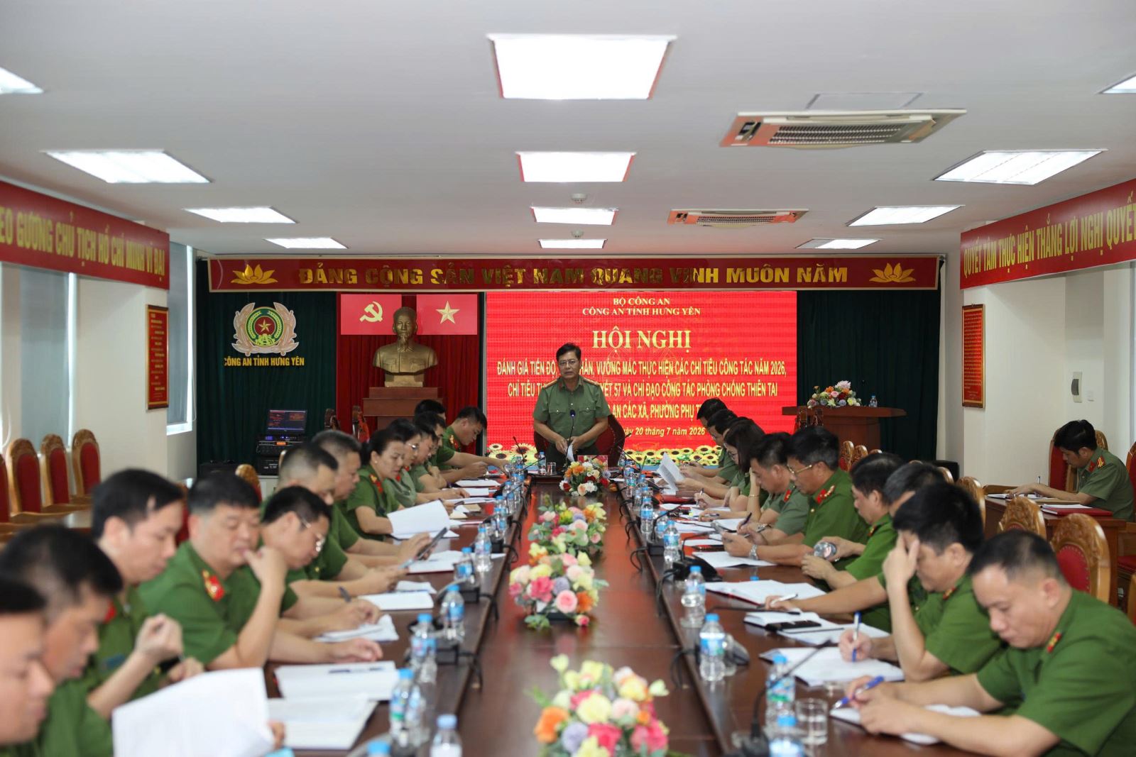 Đồng chí Đại tá Vũ Mạnh Hà – Phó Giám đốc Công an tỉnh kiểm tra, đánh giá tiến độ thực hiện các chỉ tiêu công tác đối với một số Công an xã, phường