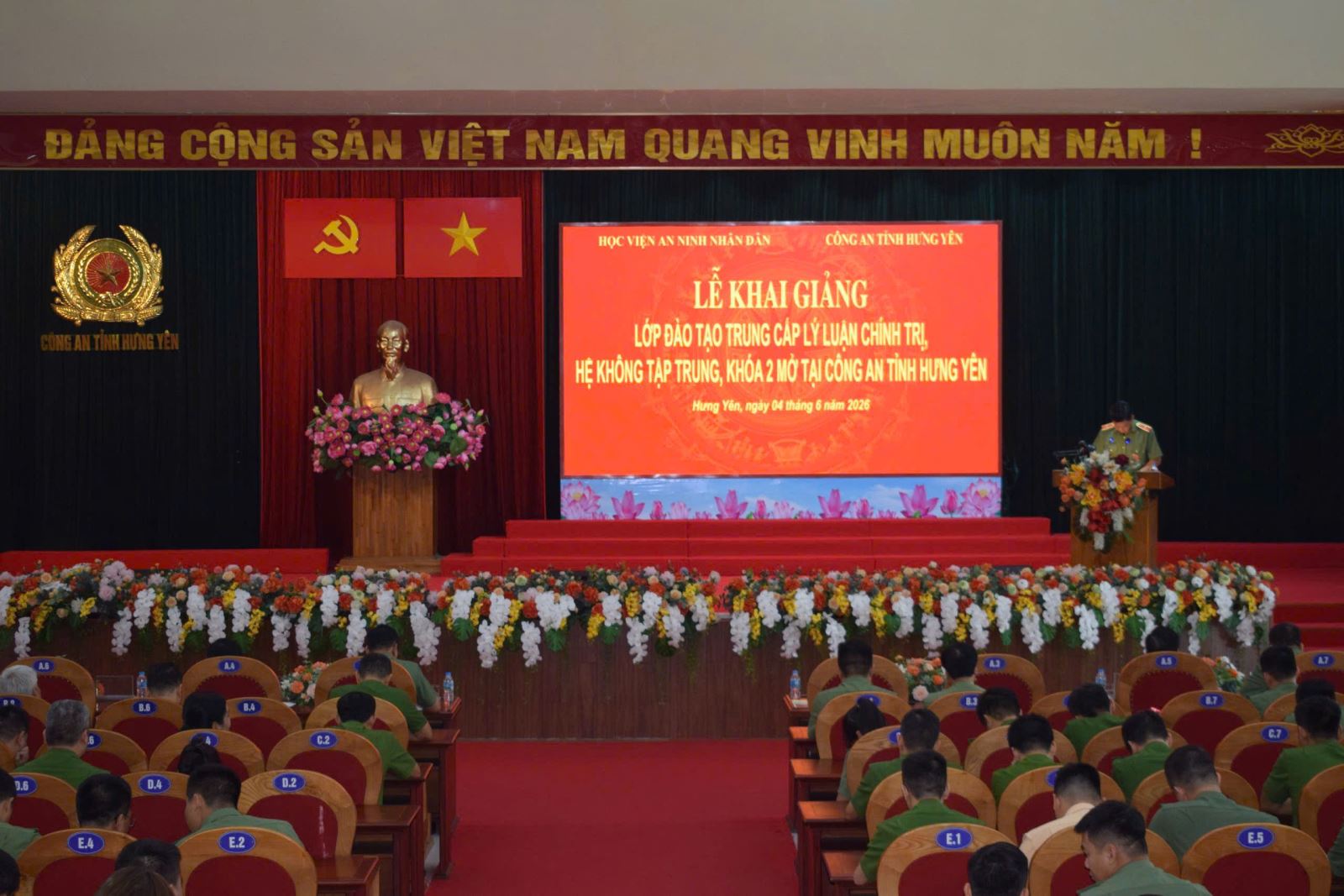 Khai giảng lớp đào tạo Trung cấp lý luận chính trị hệ không tập trung khóa 2 mở tại Công an tỉnh Hưng Yên