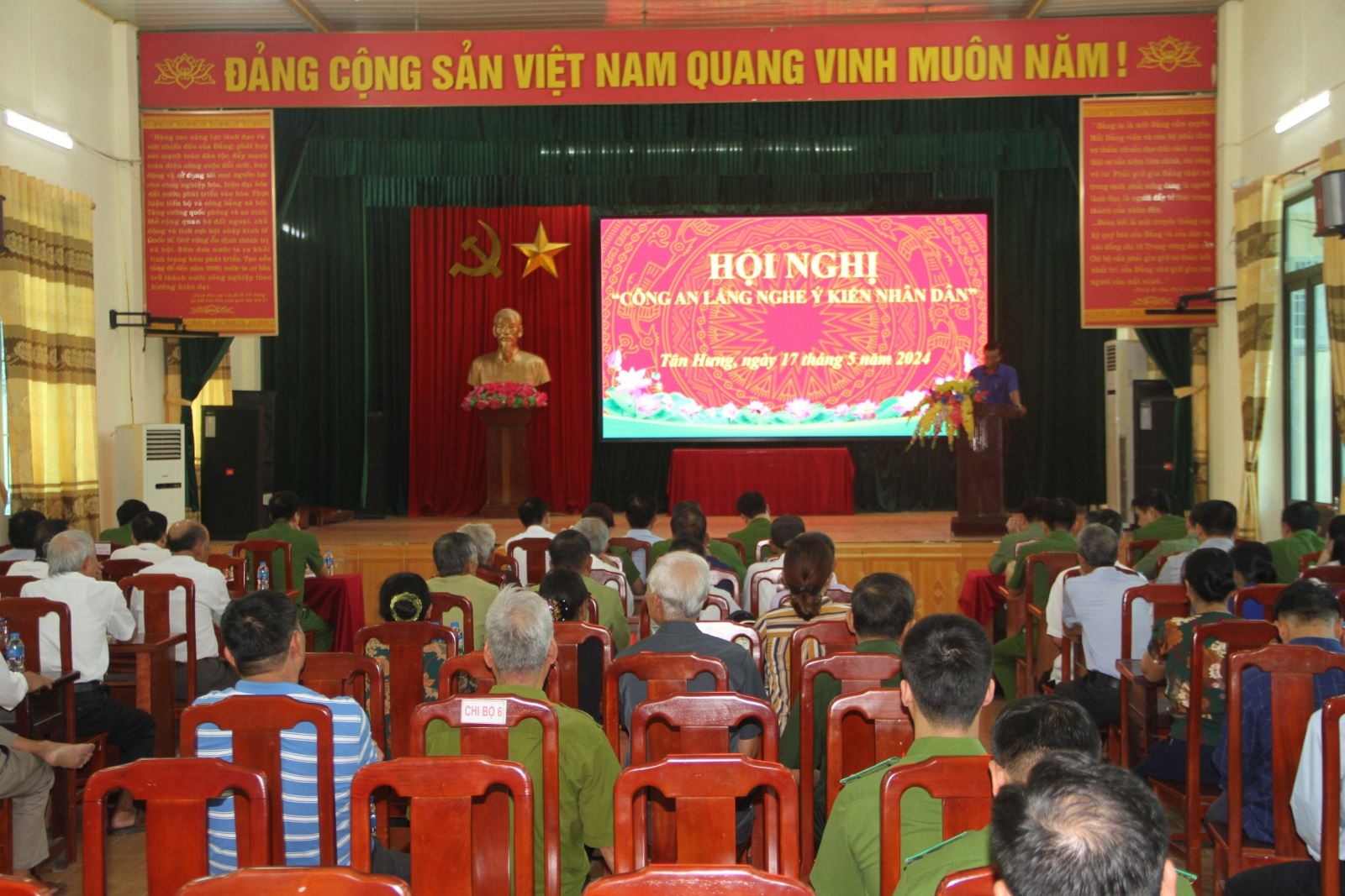 Hội nghị Công an lắng nghe ý kiến nhân dân tại xã Tân Hưng,  thành phố Hưng Yên