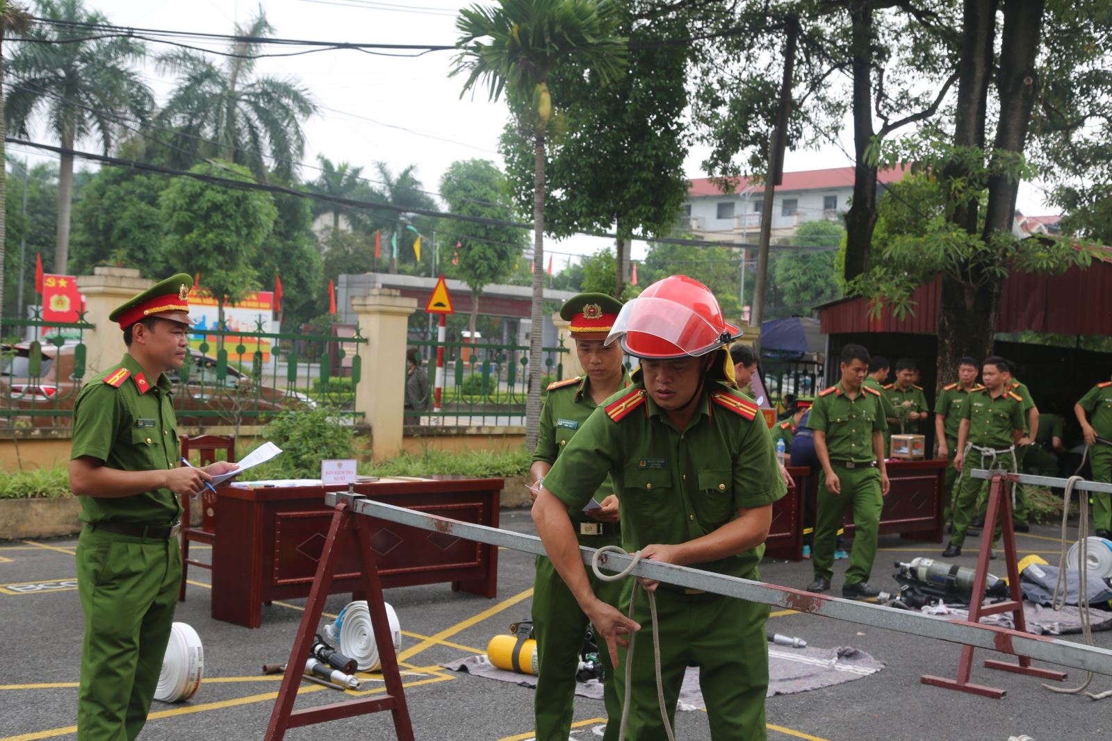 Kiểm tra kết quả huấn luyện nghiệp vụ chữa cháy và cứu nạn cứu hộ  định kỳ 6 tháng đầu năm 2024