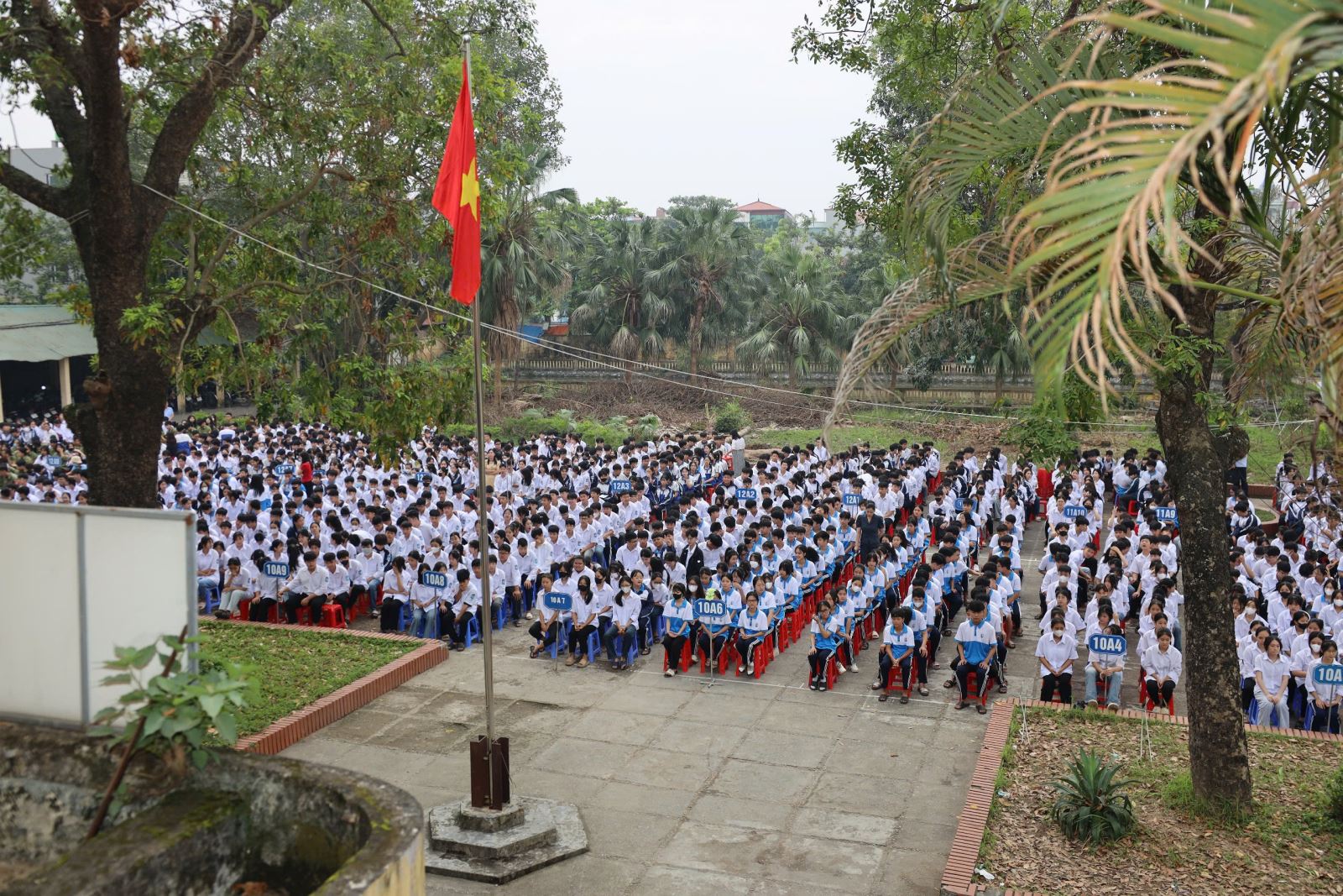 Tuyên truyền Luật An toàn giao thông và kỹ năng lái xe an toàn cho học sinh trường THPT Tiên Lữ