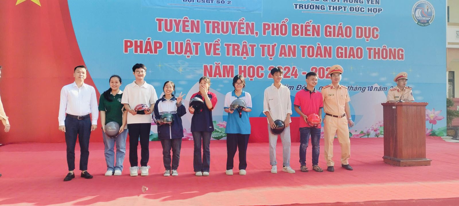 Tuyên truyền các quy định về bảo đảm trật tự ATGT cho học sinh trường THPT tại địa bàn huyện Kim Động