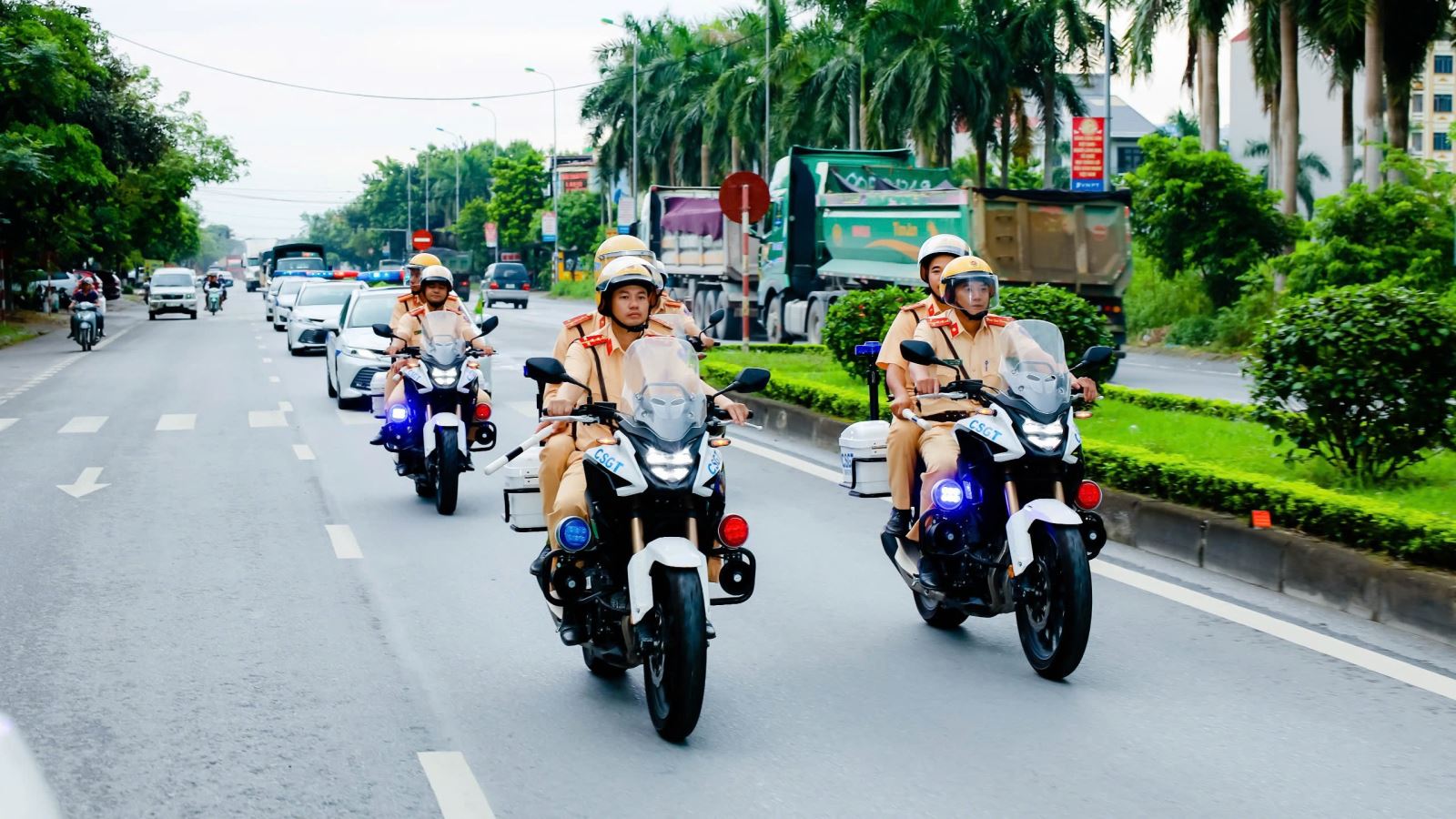 Phòng Cảnh sát giao thông Công an tỉnh Hưng Yên ra quân bảo đảm trật tự an toàn giao thông trong dịp nghỉ lễ Quốc khánh 2/9 và tháng cao điểm  an toàn giao thông cho học sinh đến trường