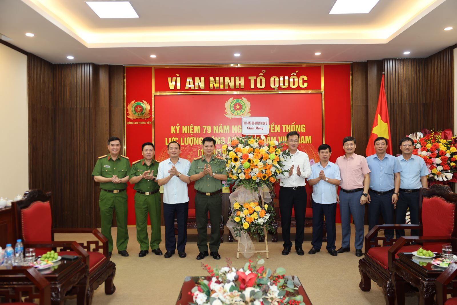 Lãnh đạo tỉnh thăm, chúc mừng lực lượng Công an tỉnh nhân kỷ niệm 79 năm Ngày truyền thống Công an nhân dân Việt Nam