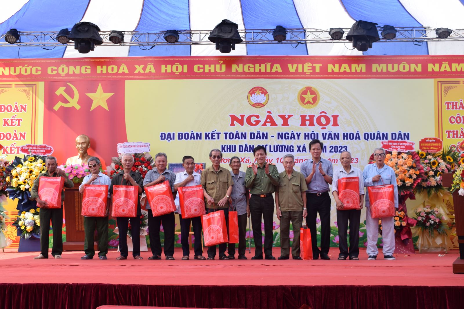 Thứ trưởng Lương Tam Quang dự ngày hội đại đoàn kết toàn dân – ngày hội văn hóa quân dân khu dân cư Lương Xá, xã Hiệp Cường