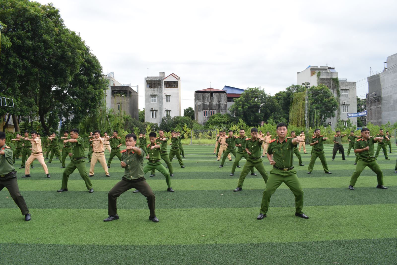 Kiểm tra các nội dung huấn luyện của Tiểu đoàn cảnh sát cơ động  dự bị chiến đấu