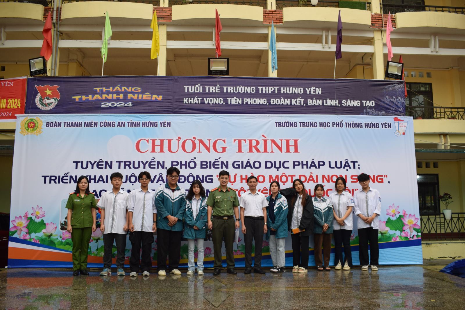 Ban thanh niên Công an tỉnh:  Tuyên truyền, phổ biến pháp luật tại trường  Trung học phổ thông Hưng Yên