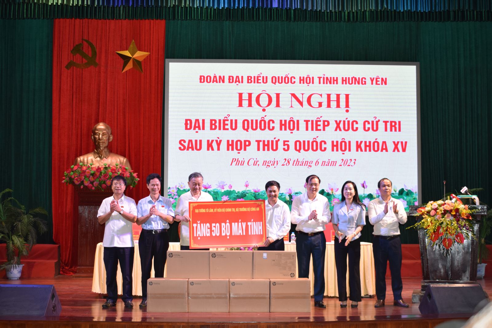 Bộ trưởng Tô Lâm tiếp xúc cử tri tại huyện Phù Cừ, tỉnh Hưng Yên sau kỳ họp thứ 5, Quốc hội khóa XV