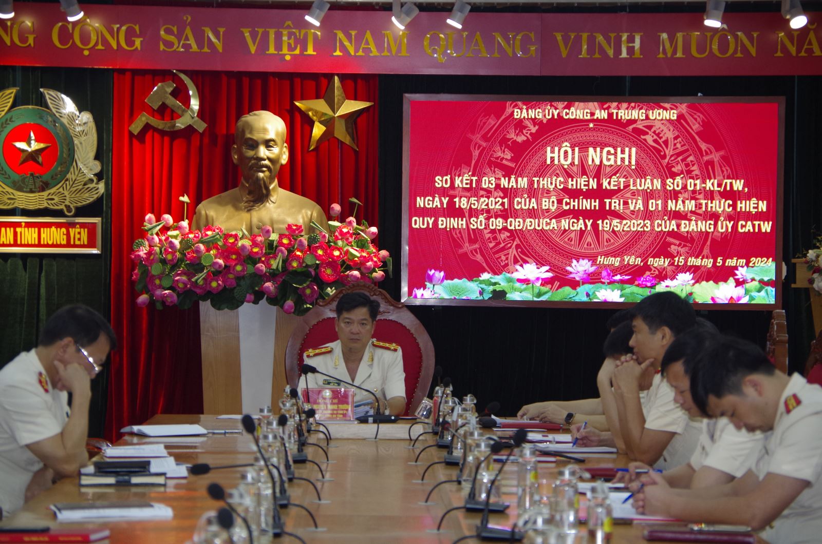 Đẩy mạnh học tập, thực hiện và làm theo tư tưởng, đạo đức, phong cách  Hồ Chí Minh và Sáu điều Bác Hồ dạy trong lực lượng Công an nhân dân