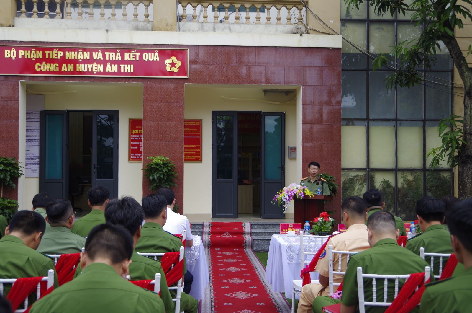 Ra mắt bộ phận “Một cửa” Công an huyện Ân Thi, Công an xã Đa Lộc