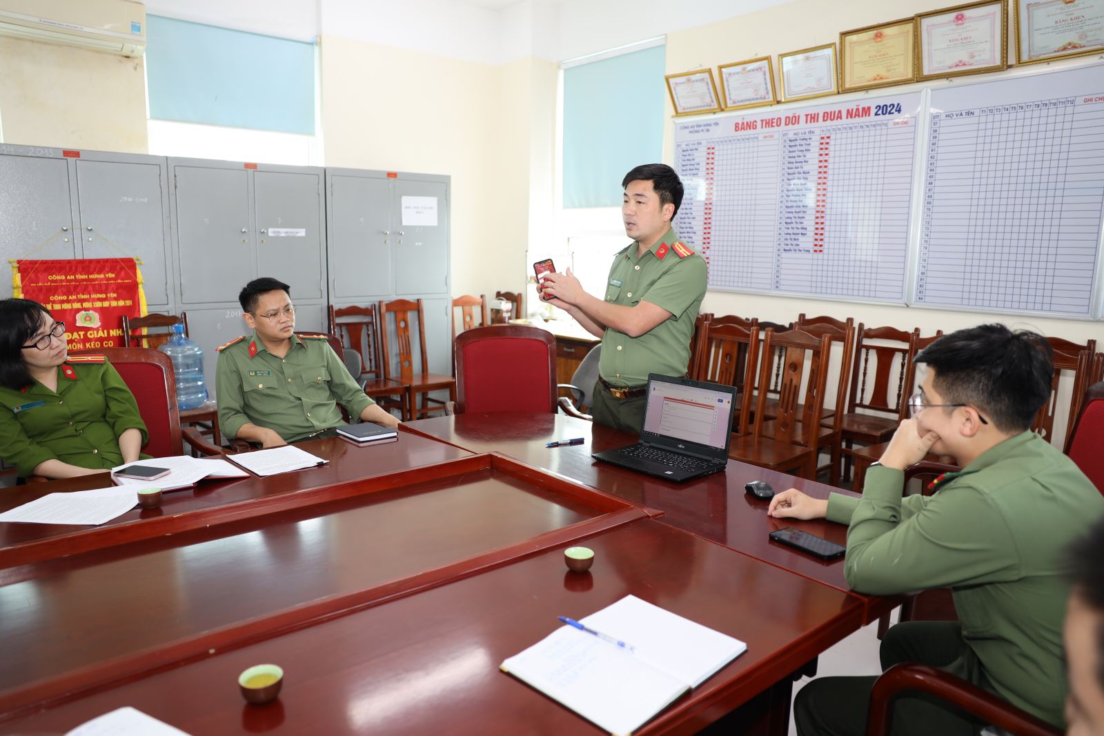 ĐỒNG HÀNH CÙNG CÔNG AN XÃ: TRIỂN KHAI MÔ HÌNH QUẢN LÝ CHẾ ĐỘ ĐI ĐỊA BÀN PHỤ TRÁCH CỦA CÔNG AN CẤP XÃ