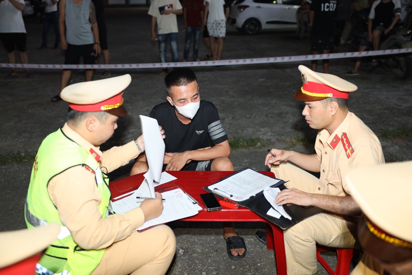 Tổ 282 Công an tỉnh:  Xử lý nghiêm các trường hợp thanh, thiếu niên vi phạm trật tự  an toàn giao thông