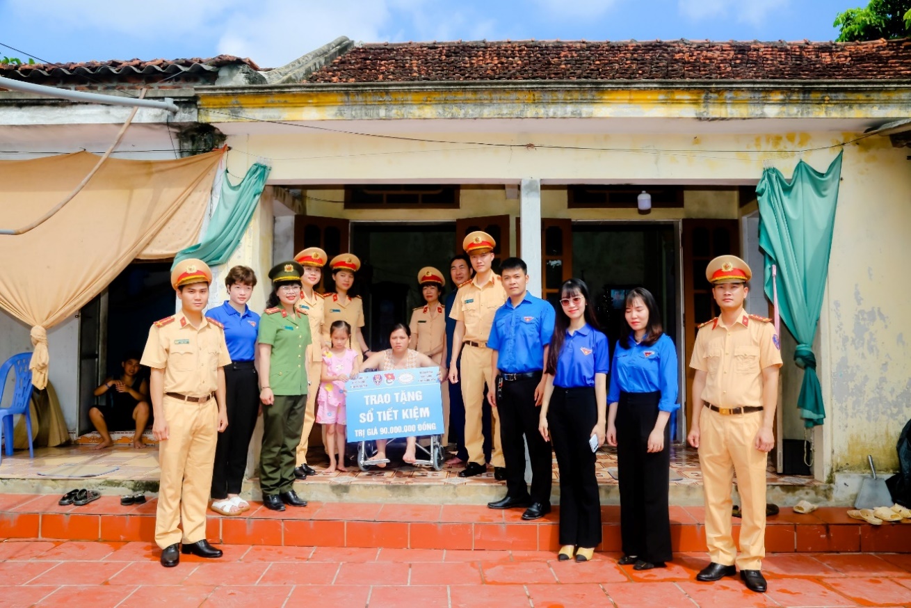 PHÒNG CẢNH SÁT GIAO THÔNG CÔNG AN TỈNH NHẬN “ĐỠ ĐẦU” CHÁU BÉ BỊ TIM BẨM SINH CÓ HOÀN CẢNH ĐẶC BIỆT KHÓ KHĂN