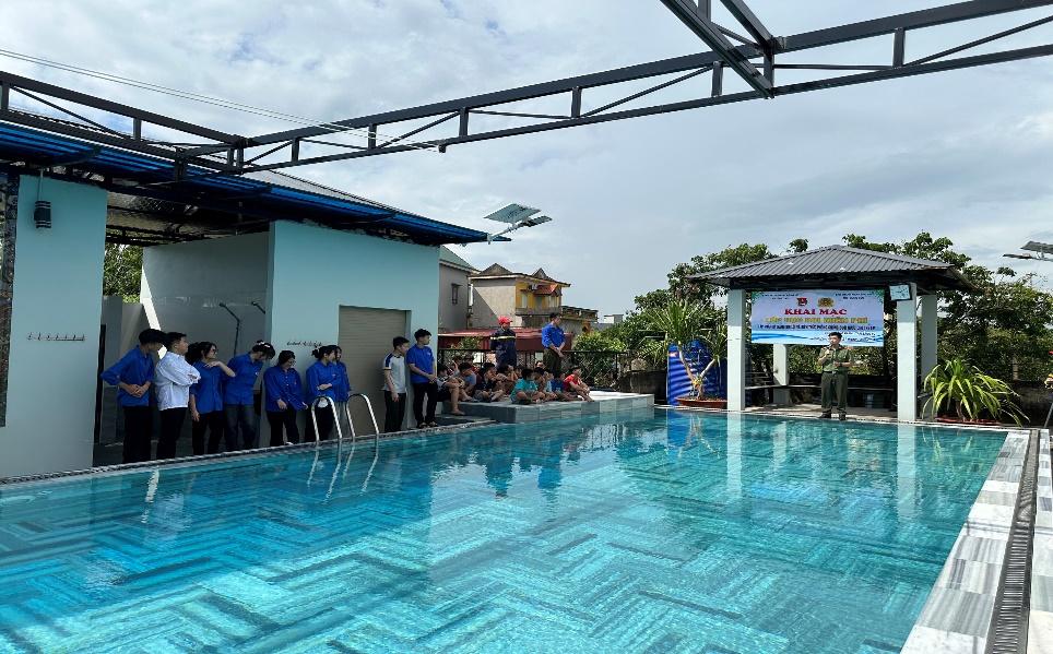 Ban Thanh niên Công an tỉnh: Tổ chức Lớp học bơi miễn phí; tập huấn kỹ năng bơi lội và kiến thức phòng chống đuối nước cho trẻ em