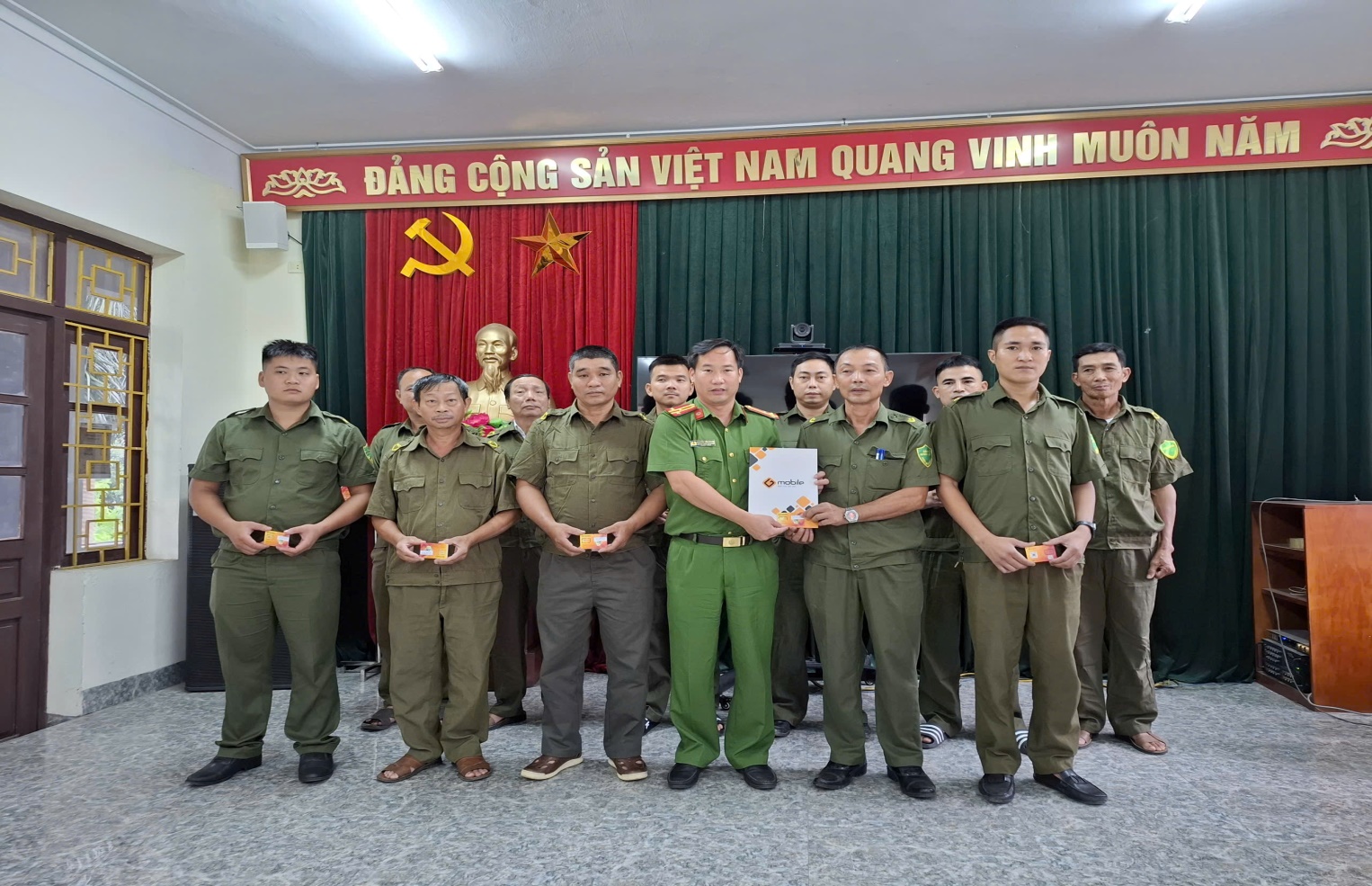 Triển khai hiệu quả kênh thông tin liên lạc giữa lực lượng tham gia  bảo vệ an ninh, trật tự ở cơ sở với lực lượng Công an chính quy 