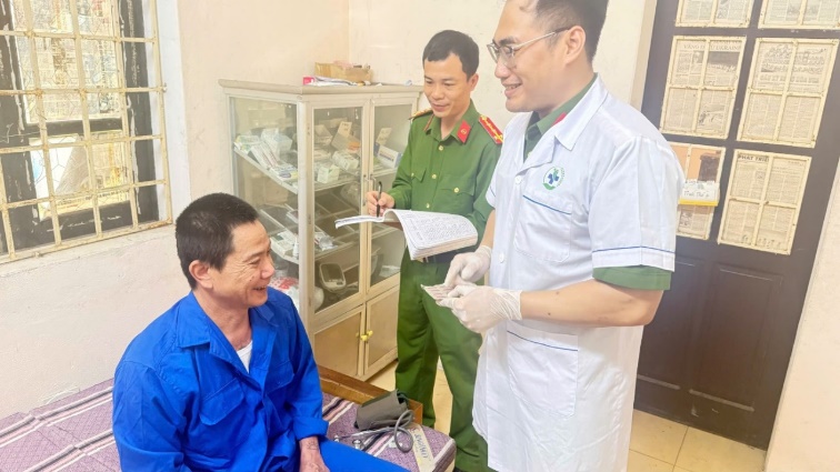 Tổ chức có hiệu quả trong thực hiện chế độ đối với người bị tạm giữ, người bị tạm giam và phạm nhân.